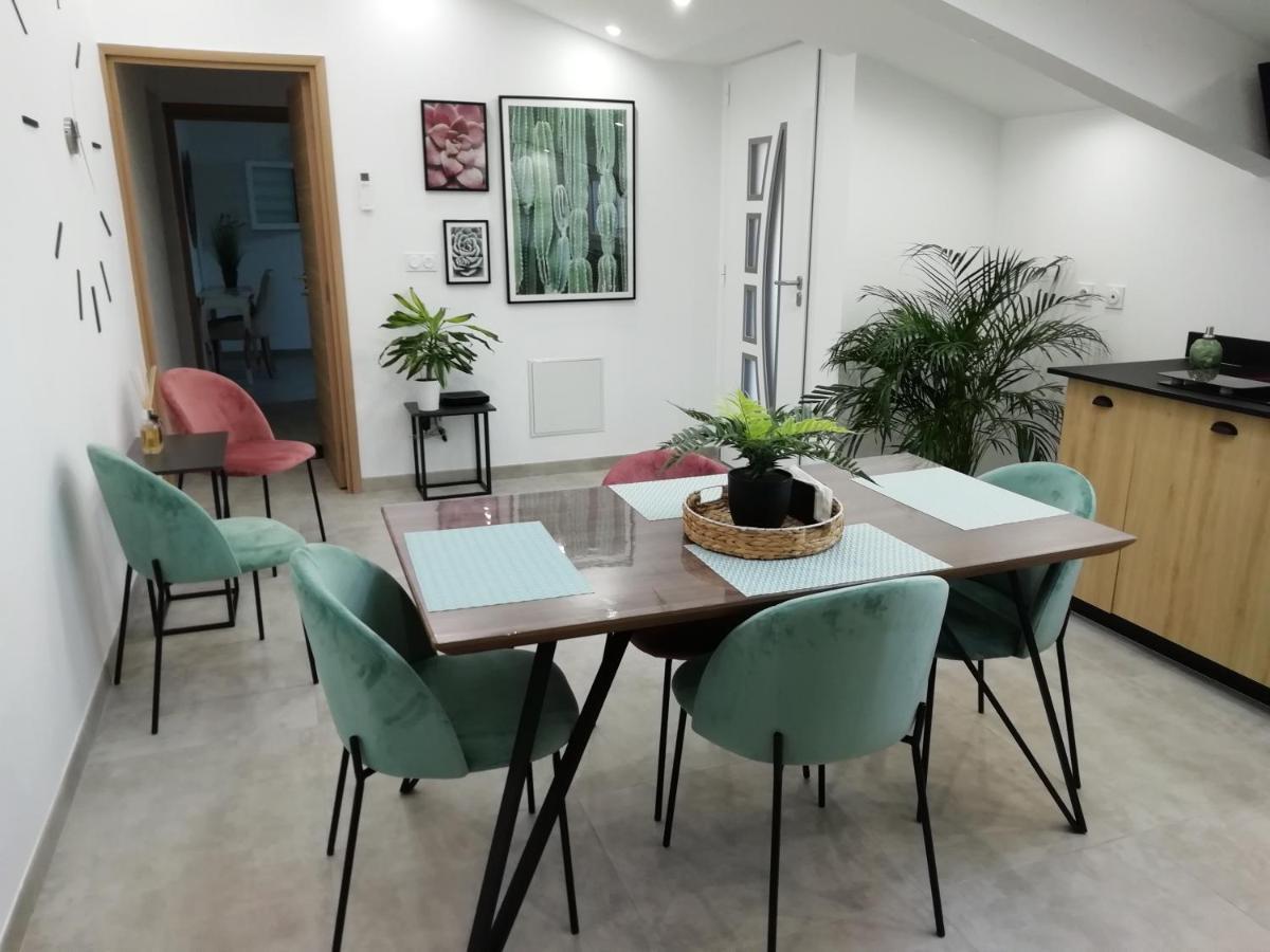 Appartement Au Dessus De La Maison Du Saunier Salin-de-Giraud Eksteriør bilde